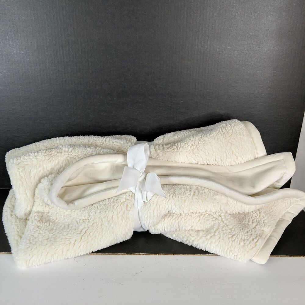 Pottery Barn Cozy Teddy Faux Fur Throw Ivory Velvet Blanket Coverlet 66 x 52 in - Picture 2 of 7